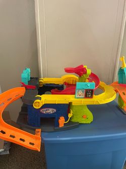 Race track toy