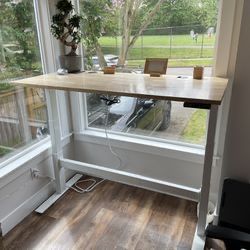 Uplift Standing Desk