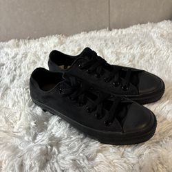 Converse Chuck Taylor All Star Low Top Sneakers  US Women Size 4.5 Black (International Version)