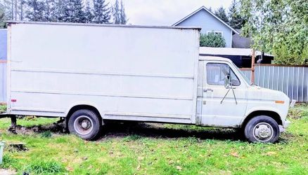 1981 FORD F150 Box truck . 14 ft box