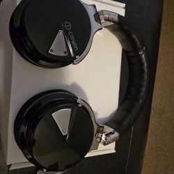 Headphones 