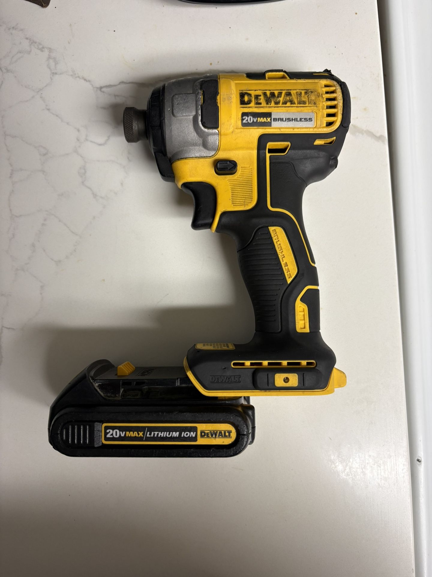 DEWALT 20V MAX XR Brushless Impact Driver + Battery