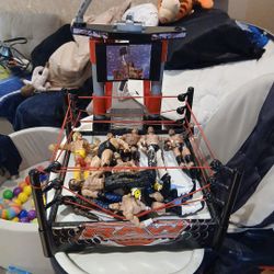 Vintage Wrestling  Ring With 10 Vintage Wrestlers