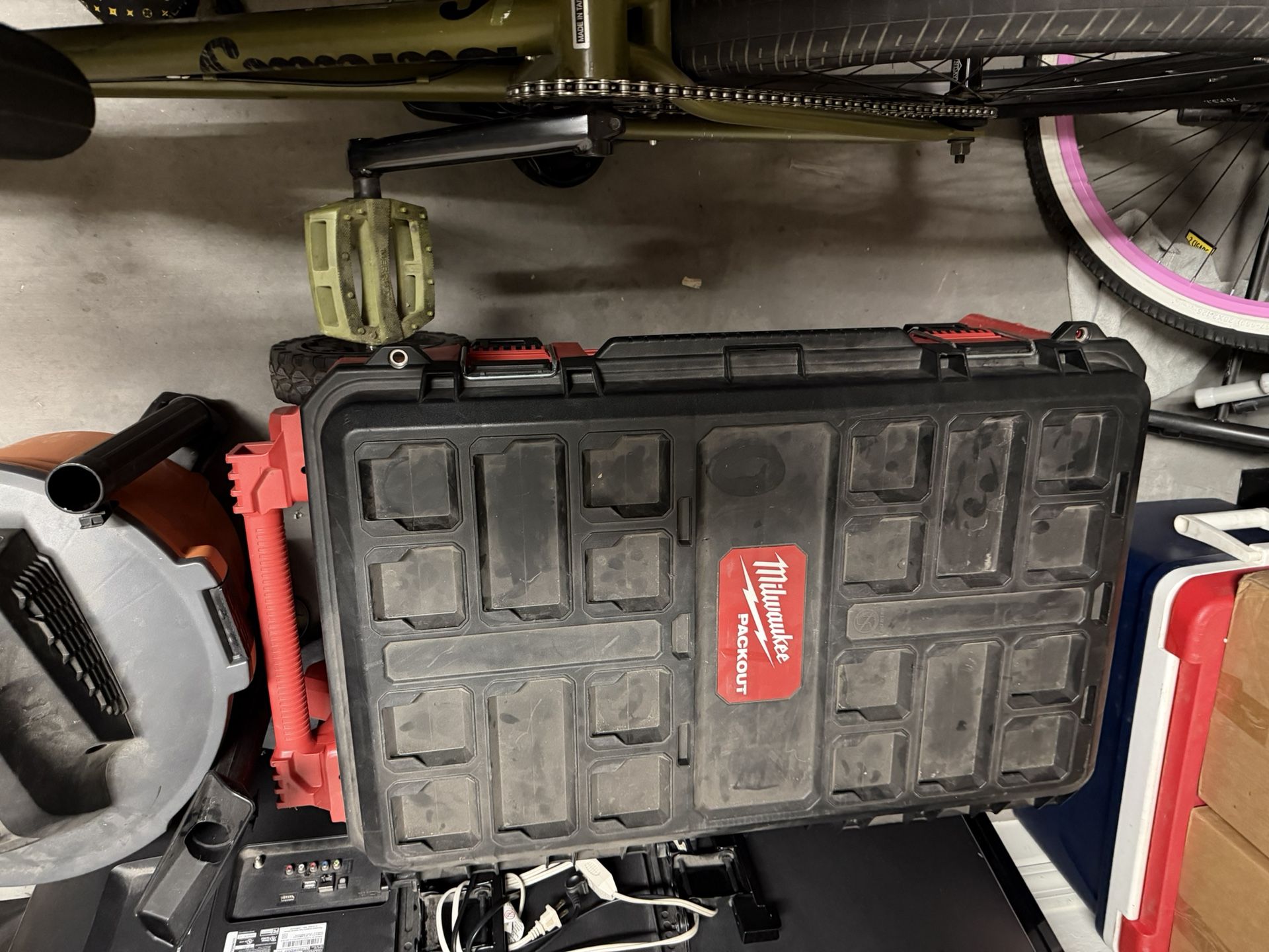 Milwaukee Pack out Rolling Chest