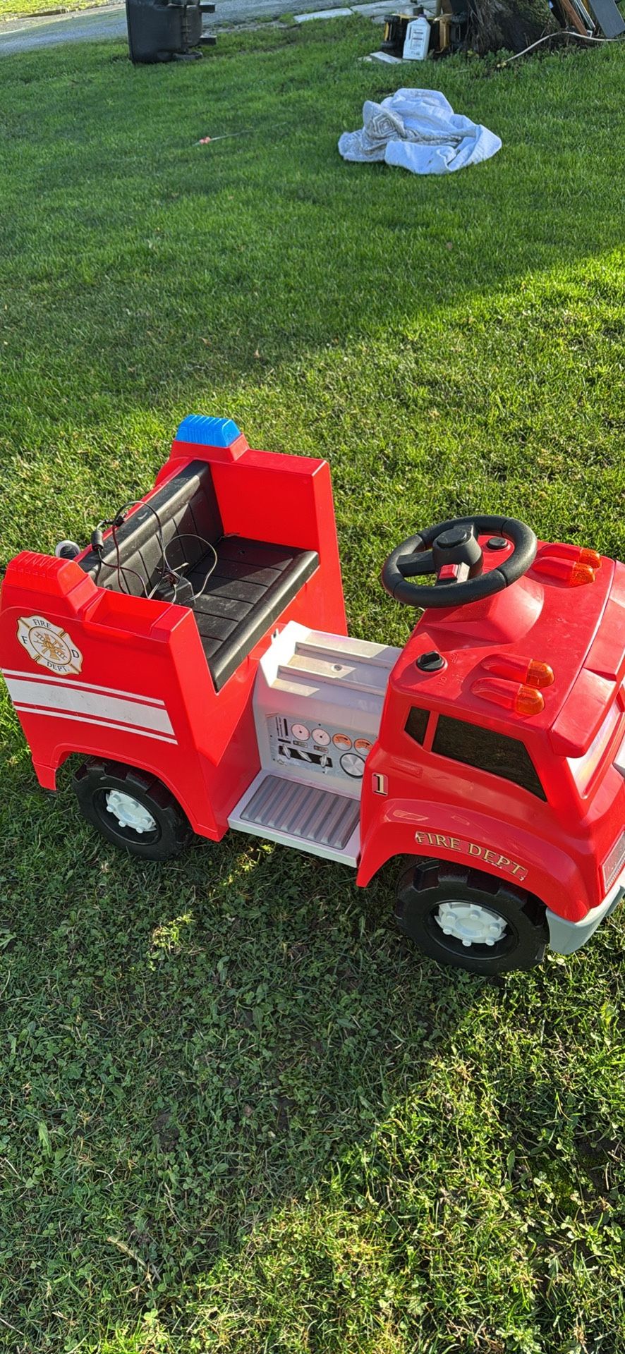 Great Ride On Firefighters 🚒 Car For Kids With Charger Cable Like New And Great Working Condition