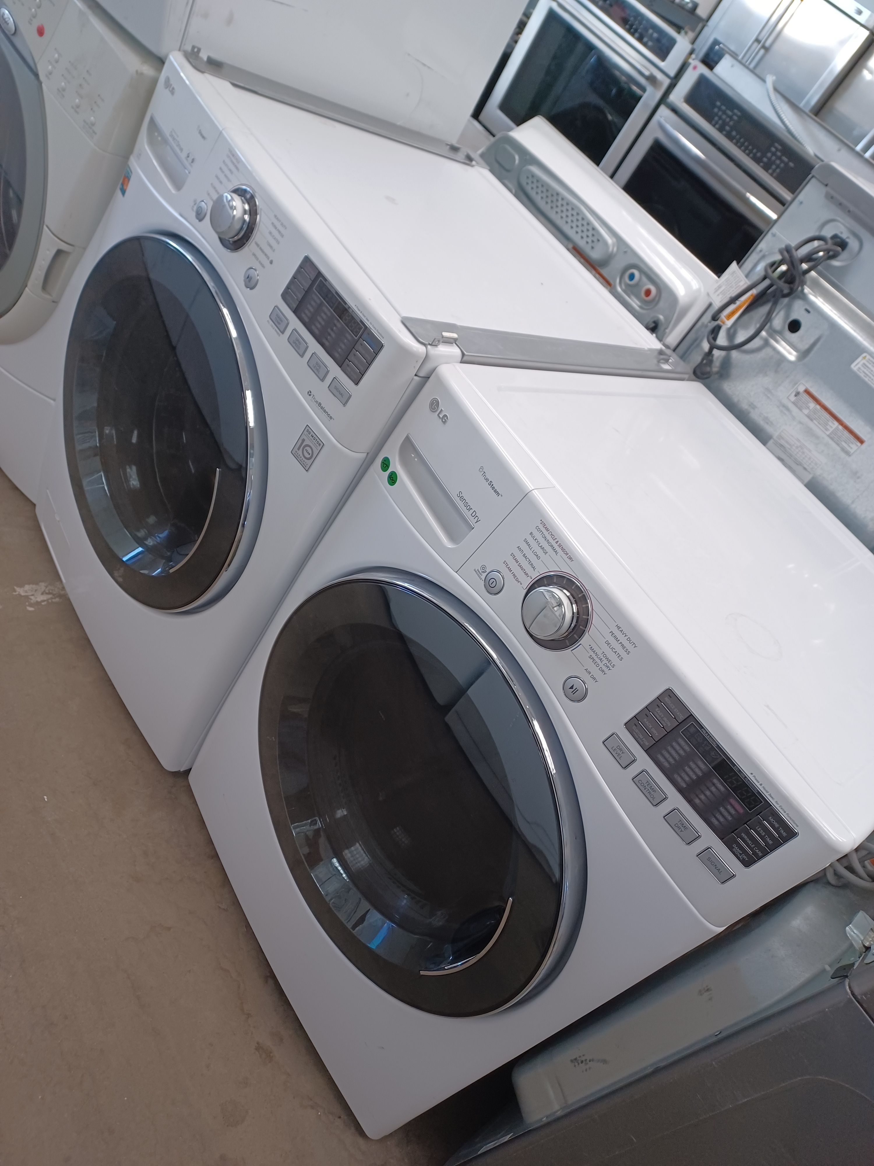 LG FRONT LOAD WASHER AND ELECTRIC DRYER SET