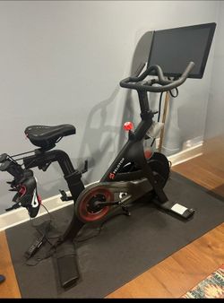 PELOTON BIKE