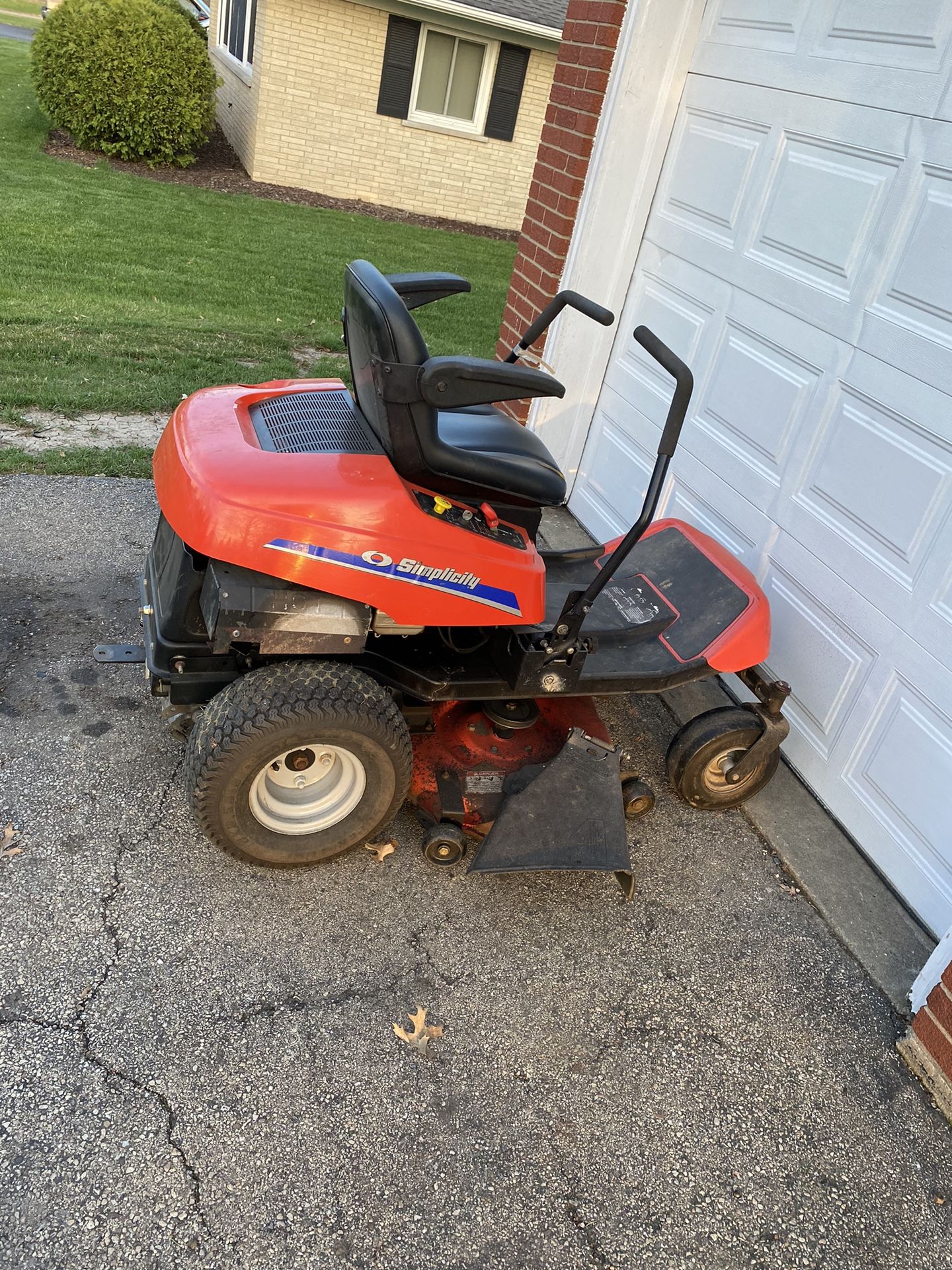 Simplicity axion 42 inch zero turn