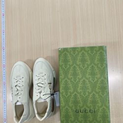 Men or Women Rhyton sneaker with Gucci logo