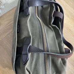 Filson Tote With Zipper 