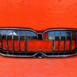 2024 2025 BMW I5 G60 Front Bumper Center Grille OEM (contact info removed)