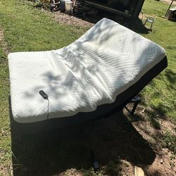Adjustable Bed Base (Legends by Badcock) + Mattress