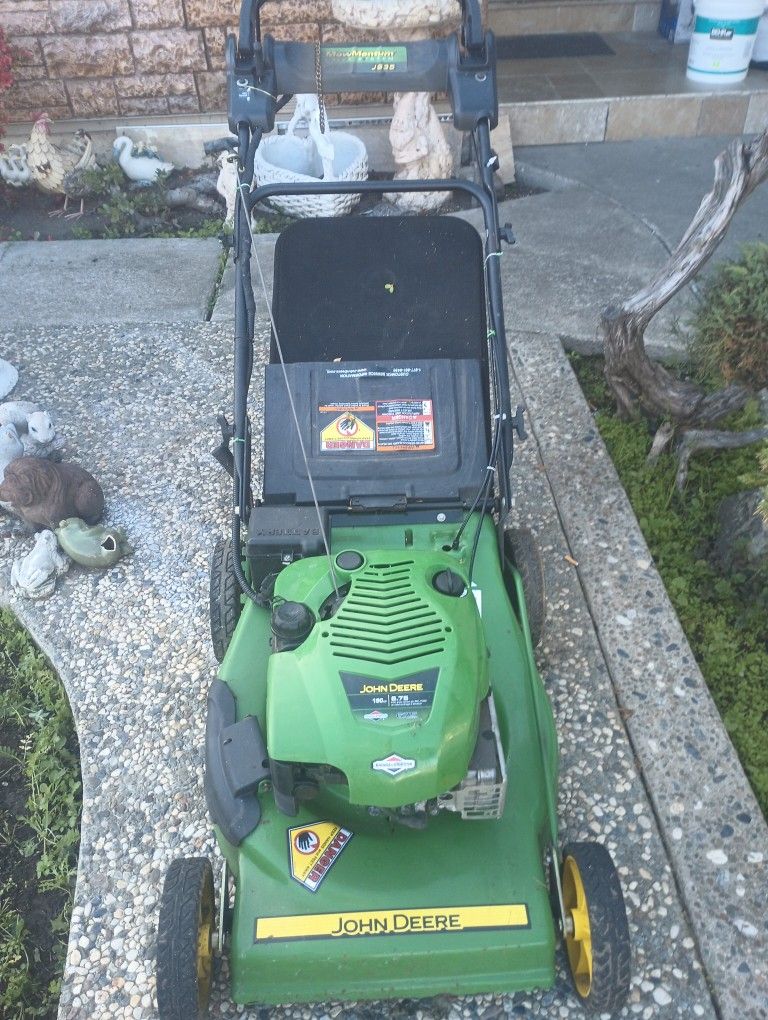 John Deer Self Momentum Lawnmower 