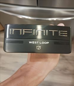 NEW Golf Club Right-Handed Wilson INFINITE West Loop Putter 34-Inch Midsize Grip Head-Cover