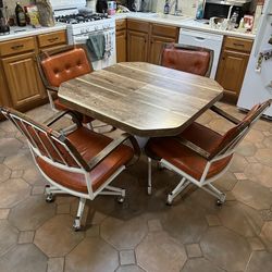 5-piece Vintage Dining Set W/ Retro Vibes 