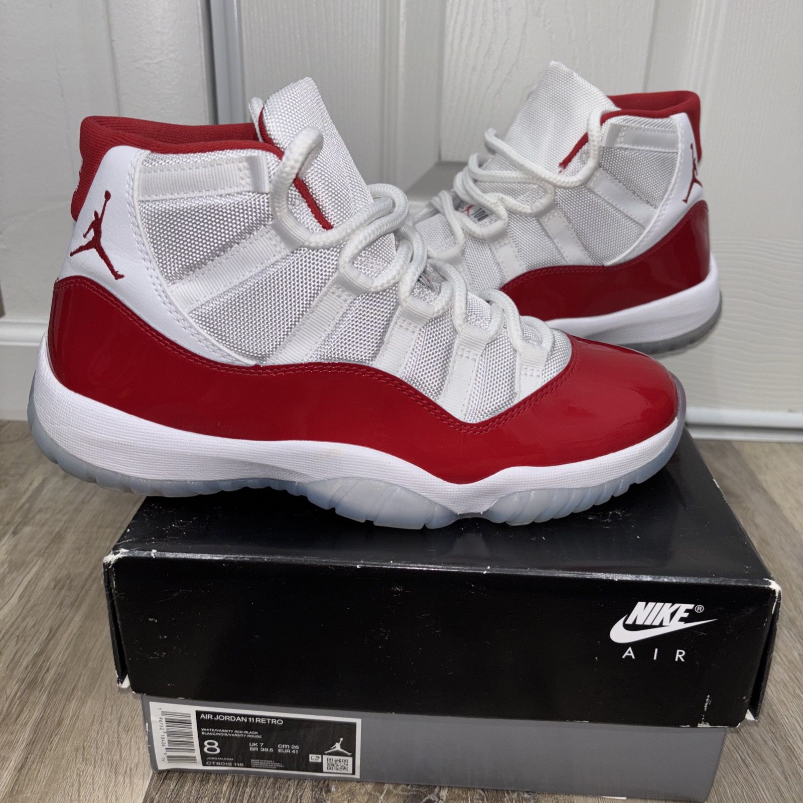 Air Jordan 11 cherry Size 8