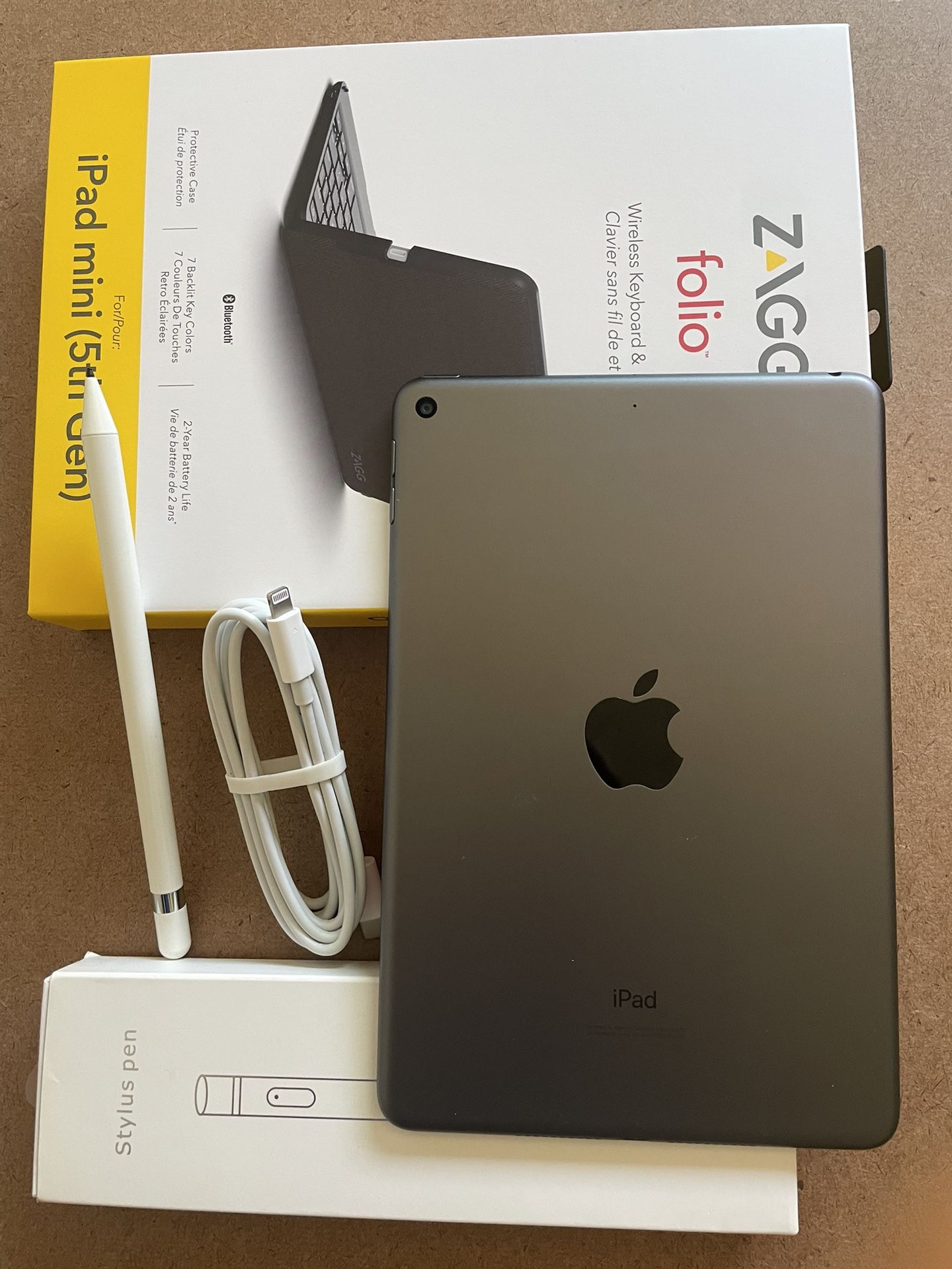 Apple iPad mini 5th Generation 64GB With zagg Keyboard and Pencil