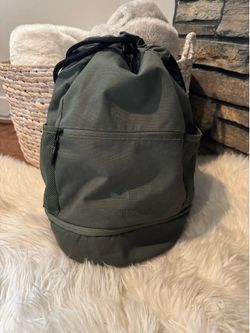 Adidas Gym Bucket Bag. Measurements in pictures. Pick up in Lynnwood