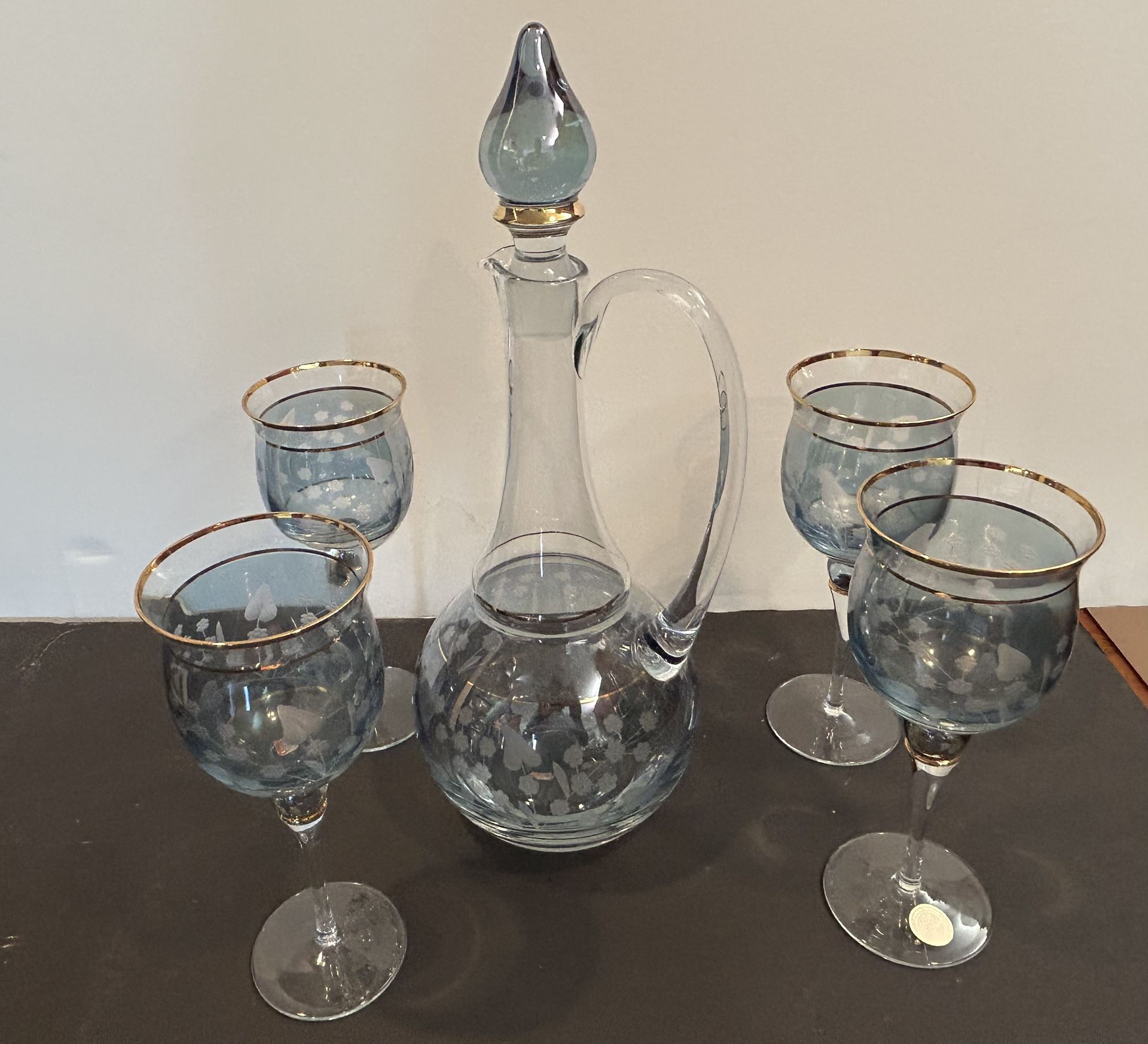 Wine Decanter Vase With Four Matching Wine Glasses.