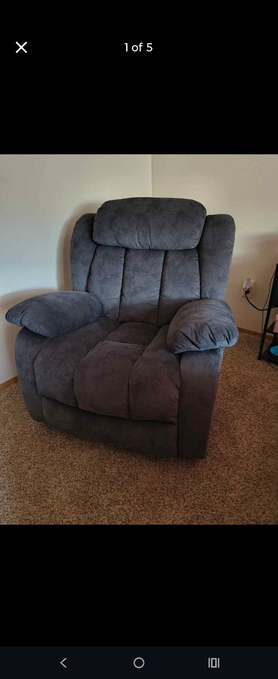 Like New Recliner With Massage Settings