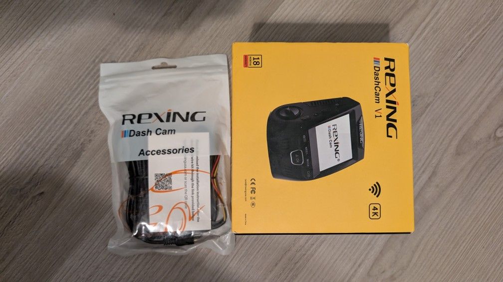 Rexing 4K Ultra Dash Cam & Hardware Kit Mini-USB Port