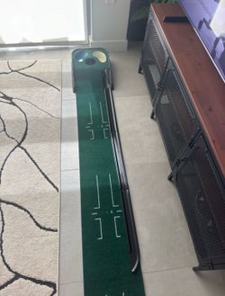 Golf Putting Mat with Ball Return