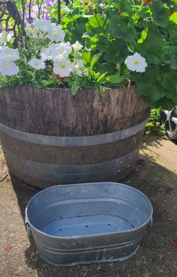 Nice oval Galvanized Planter With Handles and Drain Holes