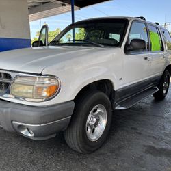 1999 Ford Explorer