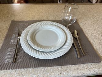 4 new silver/taupe placemats - new!