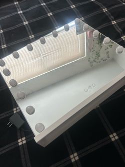 Vanity mirror