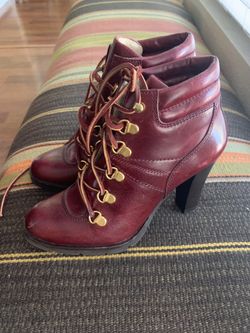 MK boots New! Size 6