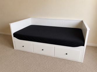 Daybed Frame (IKEA HEMNES) – White – Very Good Condition