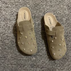 Custom Studded Clogs – Brown Rhinestone Design – Unisex