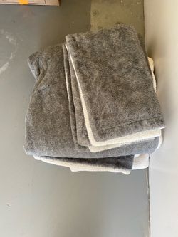 Comforter and 2 pillow shams