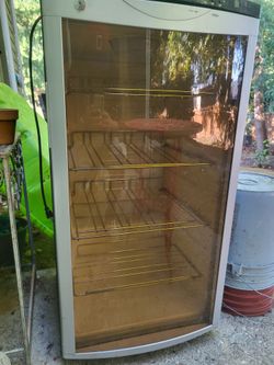 Nice mini fridge/ wine cooler