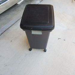 Large Dog Food Bin With Wheels