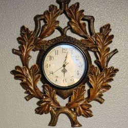 Beautiful Oakleaf Clock