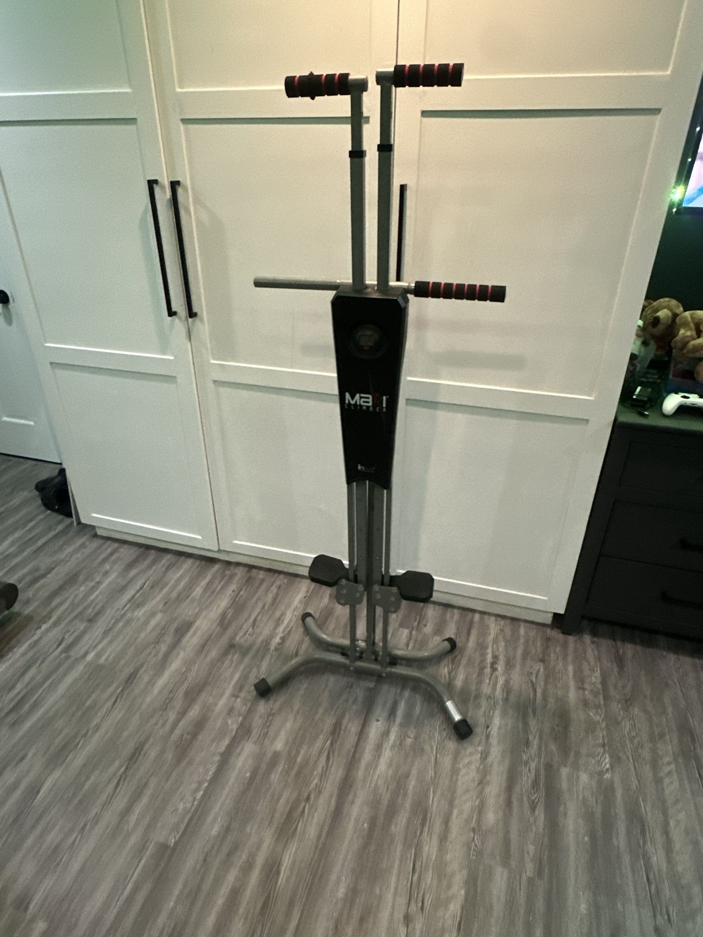 missing a grip but otherwise its clean and works perfectly fine 