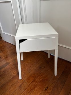 Mini night stand