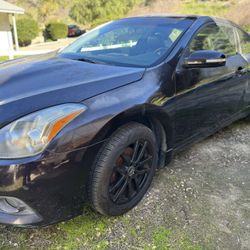 2010 Nissan Altima Coupe   (Ignore Parts)