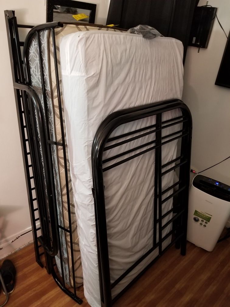 Bunk bed with two mattresses only 5 months of use.