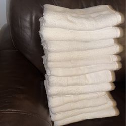 12-white Bath Towels For Only $15