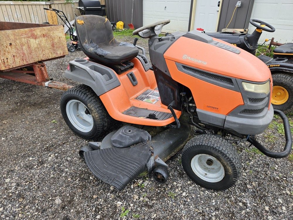 HUSKAVARNA RIDING MOWER