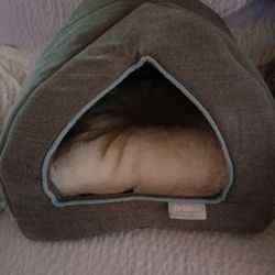 Dog or cat bed