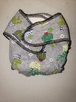 2 fitted diapers