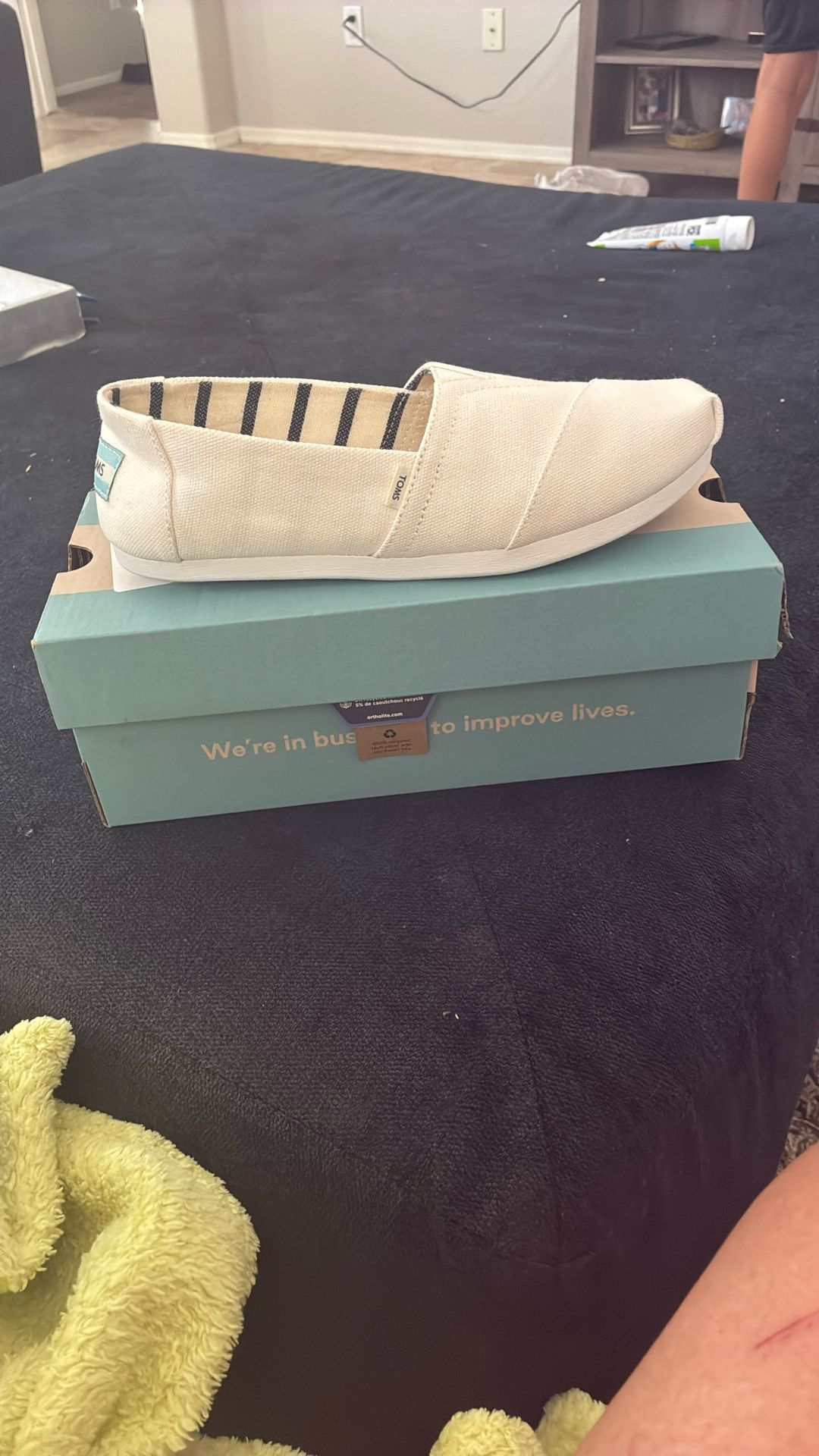Tom’s women Canvas Shoes Size 7