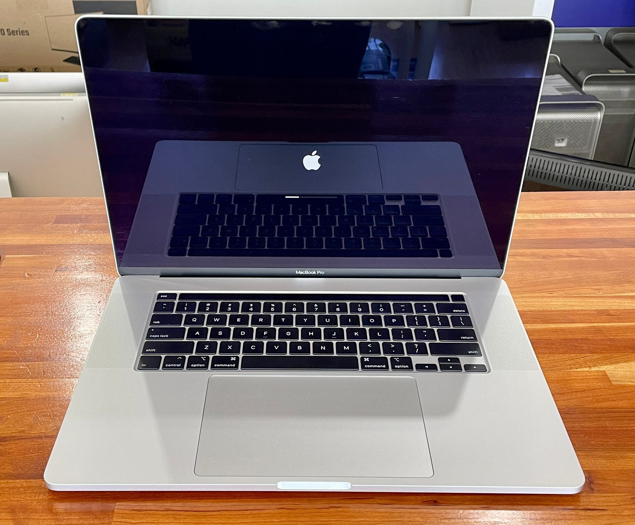 Apple MacBook Pro 16” 💻 Core i7 16GB RAM DDR4 500GB SSD AMD