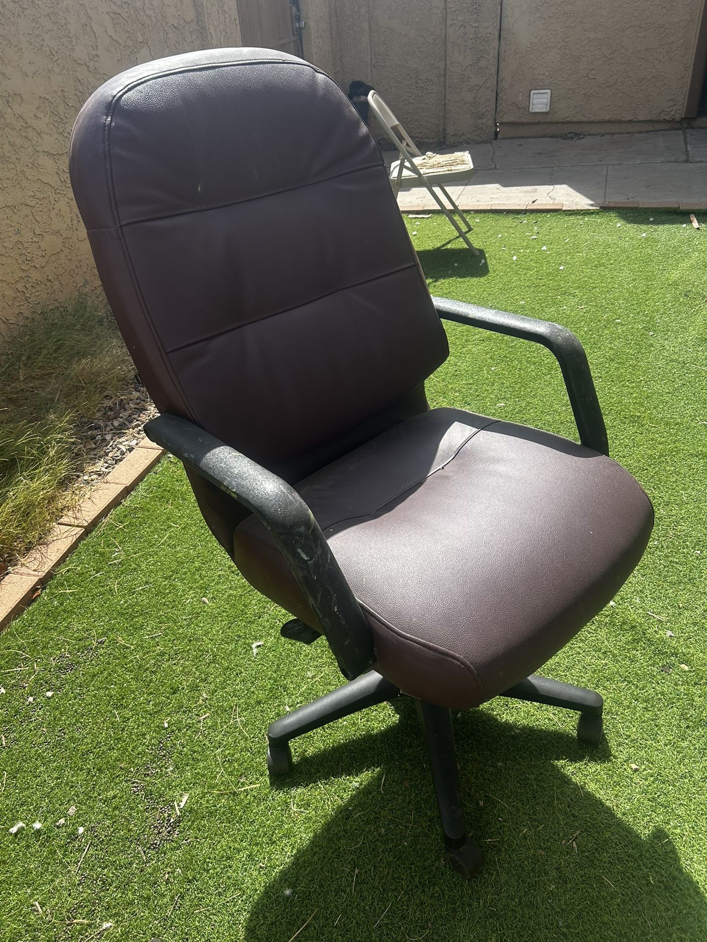 OFFICE SWIVEL CHAIR