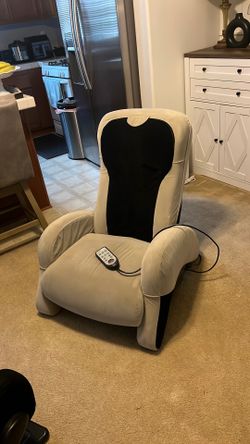 Human Touch iJoy 100 Massage. chair Massaging Recliner - Beige Fabric
