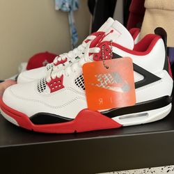 DS  Fire red 4s   size 8.5